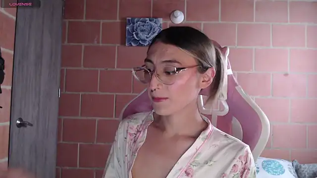 Andrea camilaaa online show from December 2025 12:45:01 PM