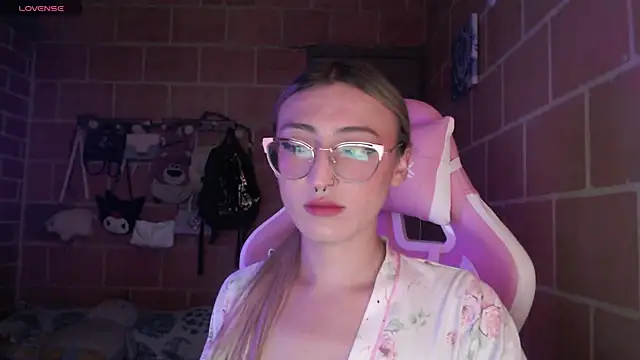 Snapshot of Andrea_camilaaa chatting on July 2026 09:50:01 PM Andrea camilaaa online show from July 2026 09:50:01 PM