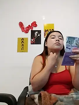 LucyPetit online show from January 2026 01:37:02 PM