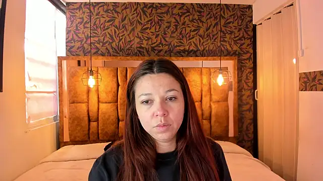 Isa Thompson   online show from December 2025 11:59:01 AM