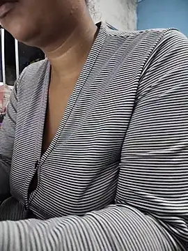 Snapshot of MichelleMore chatting on October 2025 01:46:02 AM MichelleMore online show from October 2025 01:46:02 AM