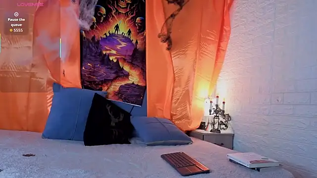 angel  red  online show from October 2025 02:42:02 AM