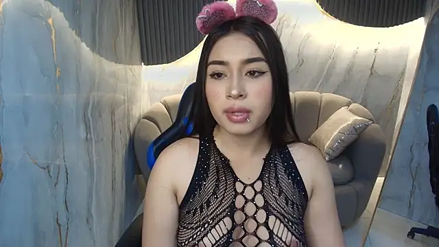 martina1 r online show from October 2025 12:49:02 PM