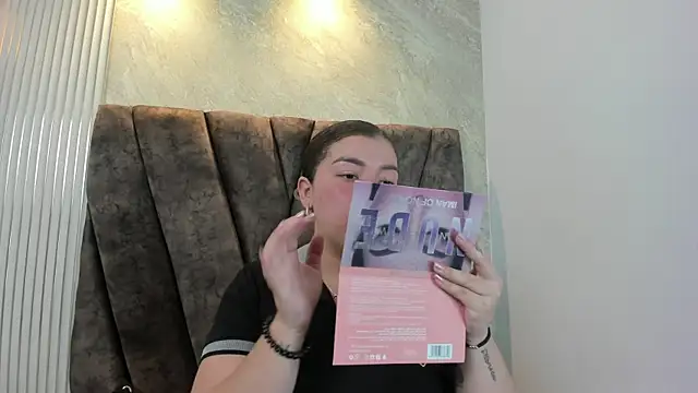 leilapons online show from November 2025 05:13:01 PM