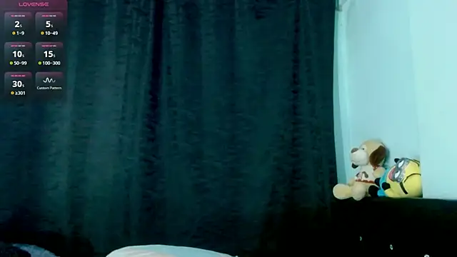 Snapshot of EVAH_LEE_ chatting on June 2026 03:43:02 AM EVAH LEE online show from June 2026 03:43:02 AM