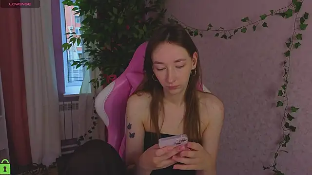 Snapshot of Miche1le_Allenne chatting on June 2026 01:11:02 AM Miche1le Allenne online show from June 2026 01:11:02 AM