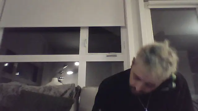 Snapshot of BlinkBoyRave chatting on September 2025 10:52:01 AM BlinkBoyRave online show from September 2025 10:52:01 AM