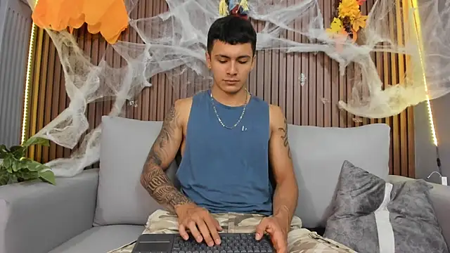 Leo santoro online show from October 2025 01:45:02 PM