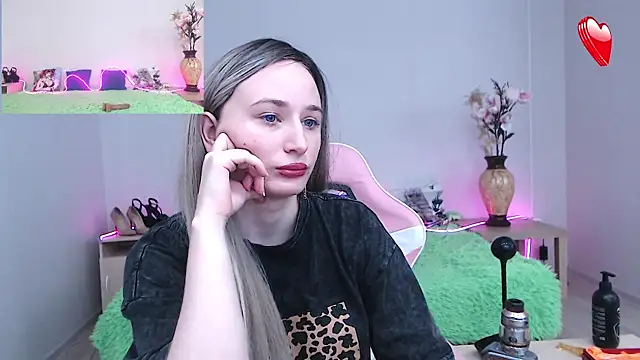 Snapshot of AliceMooreXO chatting on September 2025 07:23:01 AM AliceMooreXO online show from September 2025 07:23:01 AM