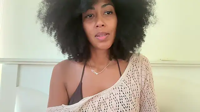 Snapshot of Vaylisse chatting on October 2025 09:51:02 AM Vaylisse online show from October 2025 09:51:02 AM