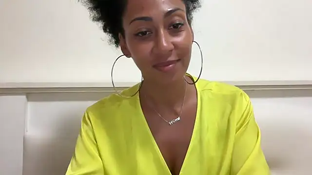 Snapshot of Vaylisse chatting on October 2025 03:31:02 PM Vaylisse online show from October 2025 03:31:02 PM