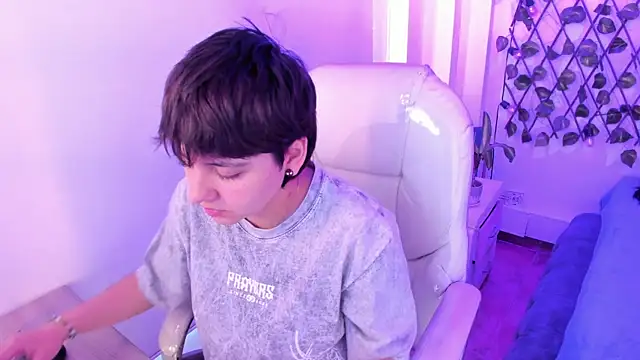 Nathaly ds online show from April 2026 08:31:01 PM