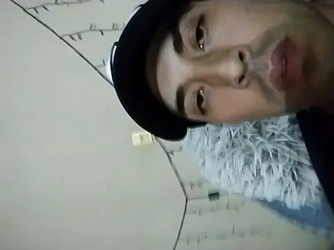 Snapshot of Gato33311 chatting on April 2026 12:11:02 AM Gato33311 online show from April 2026 12:11:02 AM