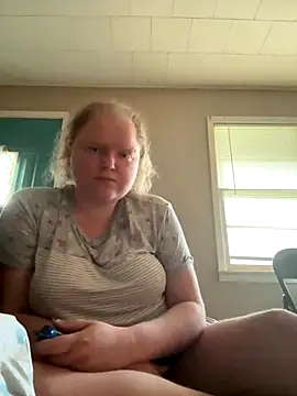 Snapshot of KadiSparkle chatting on September 2025 09:42:02 PM KadiSparkle online show from September 2025 09:42:02 PM