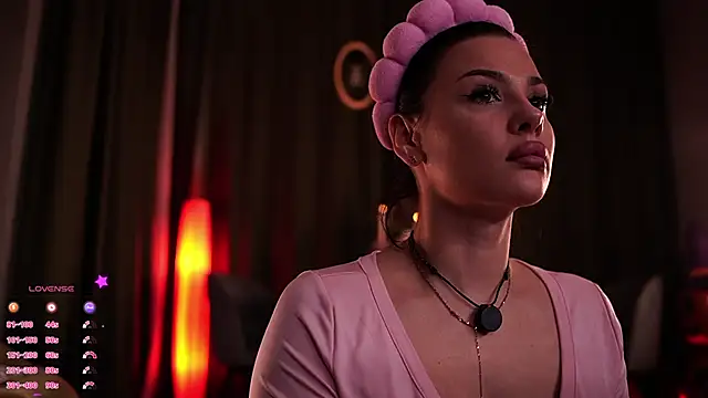 Snapshot of MaryHols chatting on October 2025 04:18:01 PM MaryHols online show from October 2025 04:18:01 PM