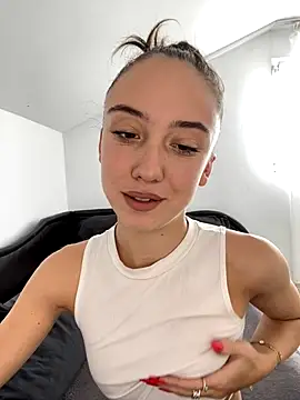 CristinaSww online show from October 2025 01:11:02 PM