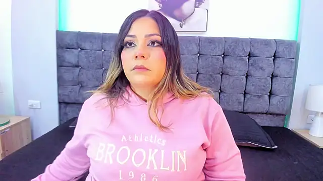 isabella horney  online show from December 2025 08:14:01 PM