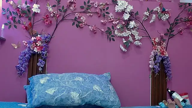 skinnybarbie022 online show from November 2025 01:04:02 AM