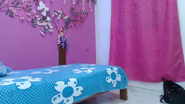 Snapshot of skinnybarbie022 chatting on February 2026 01:04:01 AM skinnybarbie022 online show from February 2026 01:04:01 AM