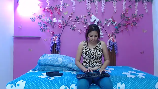 Snapshot of skinnybarbie022 chatting on February 2026 02:49:02 AM skinnybarbie022 online show from February 2026 02:49:02 AM