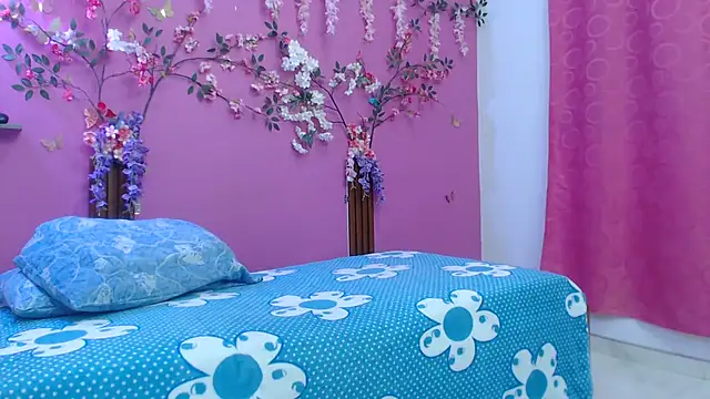 Snapshot of skinnybarbie022 chatting on February 2026 12:15:01 AM skinnybarbie022 online show from February 2026 12:15:01 AM