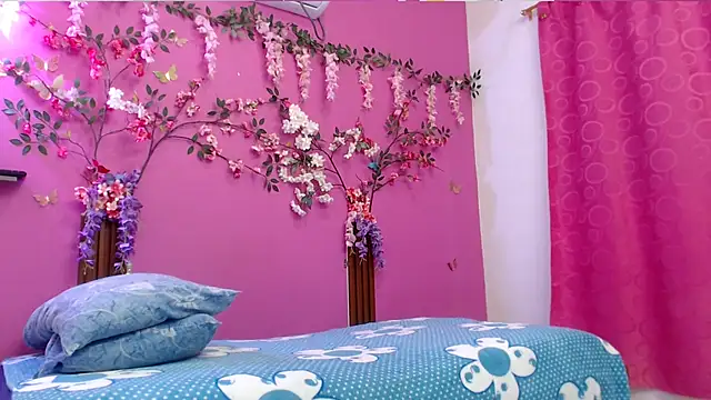 Snapshot of skinnybarbie022 chatting on February 2026 01:04:01 AM skinnybarbie022 online show from February 2026 01:04:01 AM