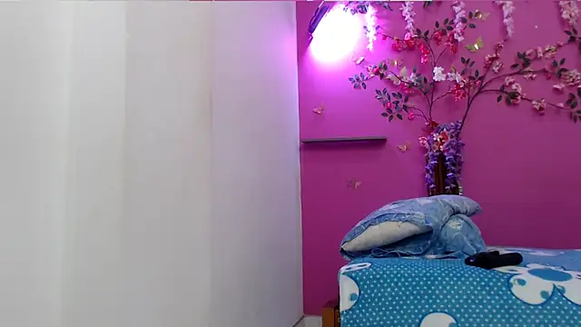 Snapshot of skinnybarbie022 chatting on March 2026 12:34:02 AM skinnybarbie022 online show from March 2026 12:34:02 AM