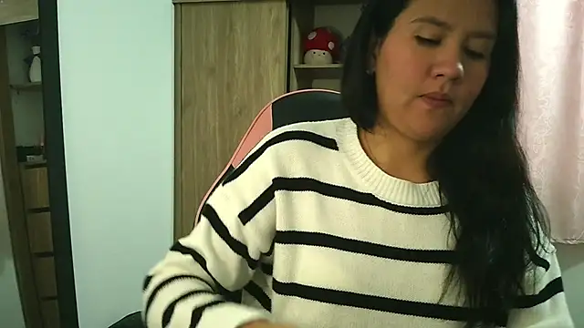 Oliviawatson1 online show from December 2025 12:54:01 PM