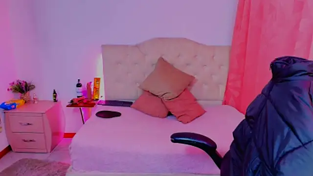 lailahdark online show from November 2025 04:00:01 AM