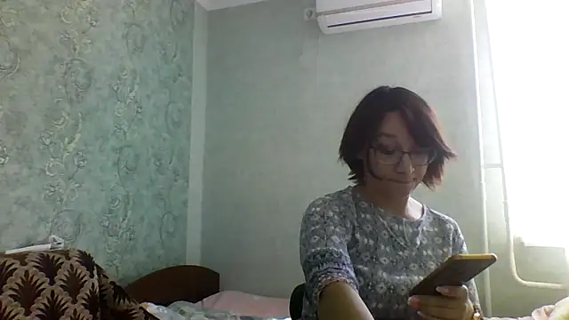 Snapshot of Moon_Janis chatting on September 2025 12:19:01 PM Moon Janis online show from September 2025 12:19:01 PM