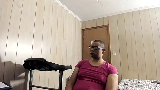 Snapshot of NaturalBeautyQueen chatting on June 2026 12:27:02 PM NaturalBeautyQueen online show from June 2026 12:27:02 PM