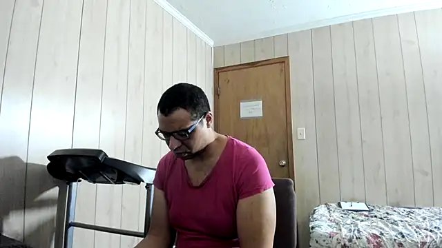 Snapshot of NaturalBeautyQueen chatting on July 2026 11:46:02 PM NaturalBeautyQueen online show from July 2026 11:46:02 PM