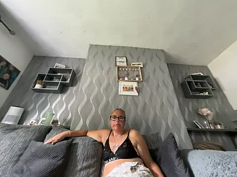Anastasia-BlondeXX online show from May 2026 09:38:02 AM