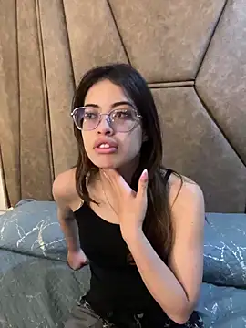 Isabela Colins online show from September 2025 12:49:02 PM