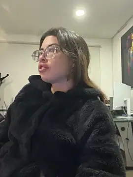 Isabela Colins online show from September 2025 11:32:01 AM