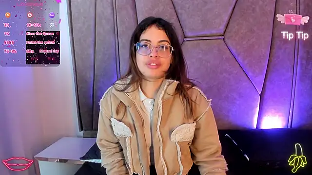 Isabela Colins online show from October 2025 12:34:02 PM