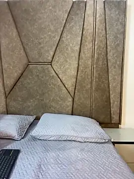 Isabela Colins online show from November 2025 12:26:01 PM