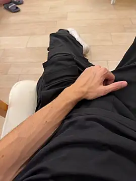 Manu97k online show from November 2025 09:50:02 PM