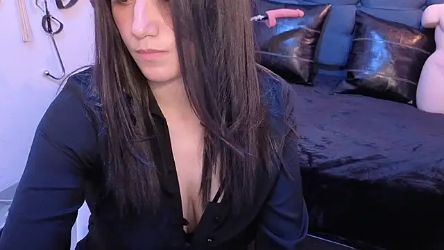 elowen halley1 online show from October 2025 08:00:02 PM