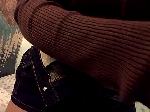 Snapshot of AuraLush chatting on September 2025 03:09:02 AM AuraLush online show from September 2025 03:09:02 AM