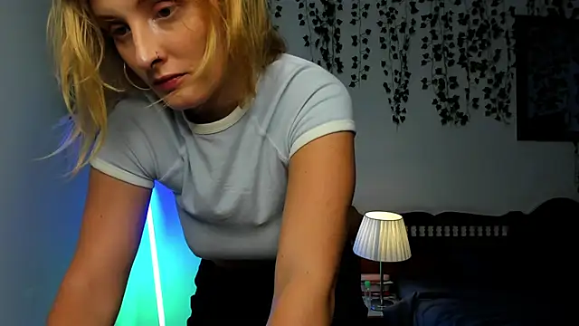 Ariana Spring online show from October 2025 03:47:02 AM