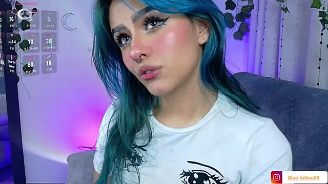 Snapshot of blue_kitten chatting on May 2026 06:42:01 AM blue kitten online show from May 2026 06:42:01 AM