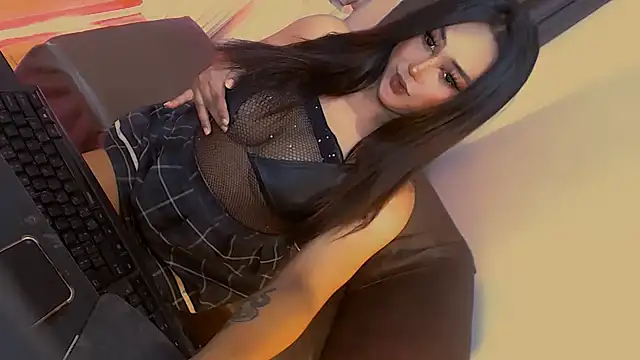 Snapshot of Lilly-lou chatting on November 2025 05:07:02 AM Lilly-lou online show from November 2025 05:07:02 AM