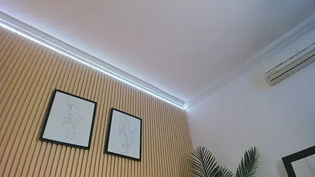 Brunette  boy online show from October 2025 03:50:02 AM