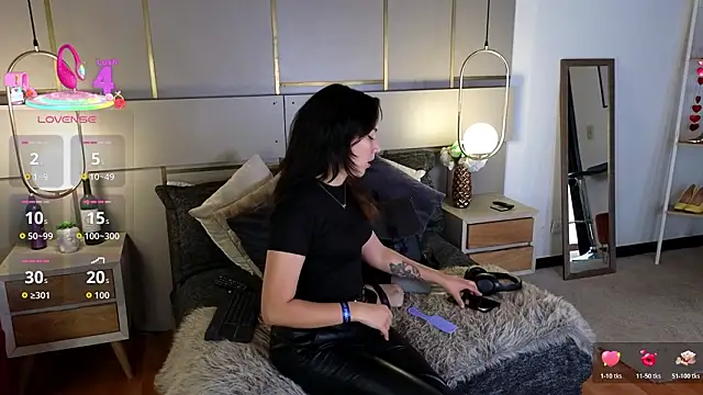 Lina Montclair online show from March 2026 07:09:01 PM