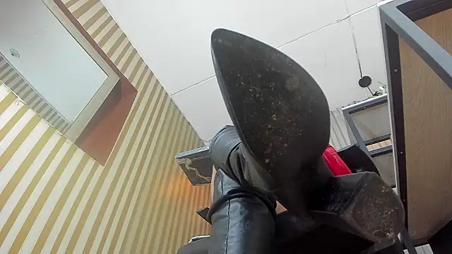 Scarlett Barnes online show from March 2026 12:22:01 PM