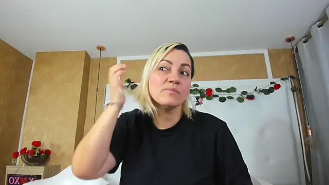 Snapshot of Heidy_milf chatting on April 2026 08:09:02 PM Heidy milf online show from April 2026 08:09:02 PM