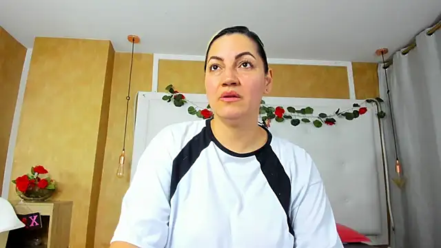 Snapshot of Heidy_milf chatting on April 2026 07:45:02 PM Heidy milf online show from April 2026 07:45:02 PM