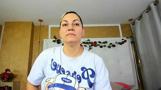 Snapshot of Heidy_milf chatting on April 2026 08:15:01 PM Heidy milf online show from April 2026 08:15:01 PM