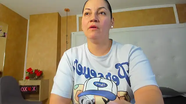 Snapshot of Heidy_milf chatting on July 2026 08:33:02 PM Heidy milf online show from July 2026 08:33:02 PM